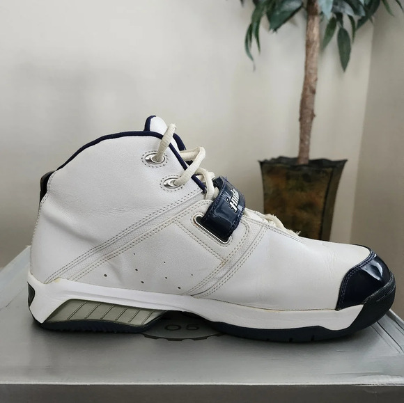 Jordan Team Reign White/Navy Sz 12 - Picture 2 of 16